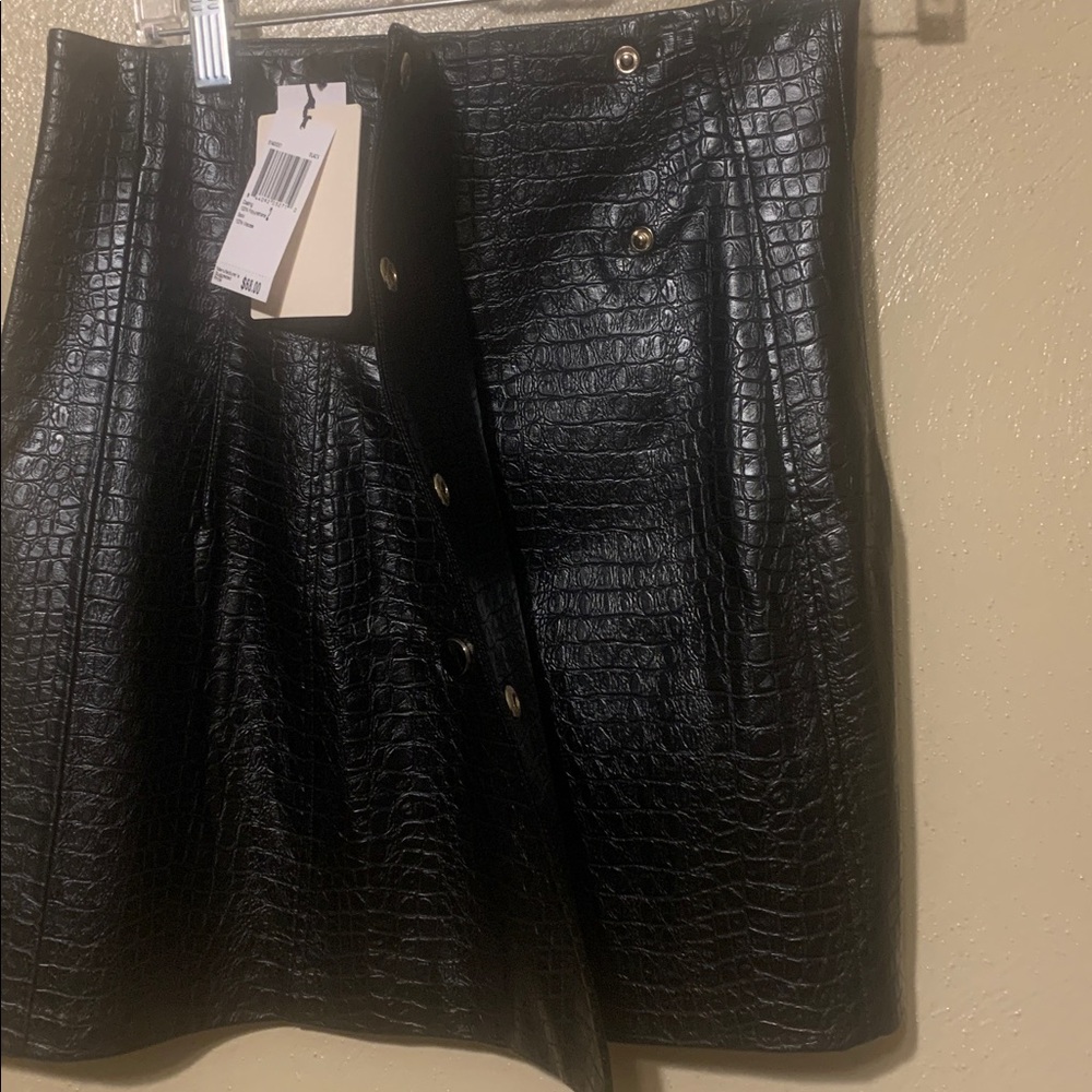 Industry size 2 Black Croc-Patterned Mini Skirt Snap Front Opening NWT - Picture 5 of 5